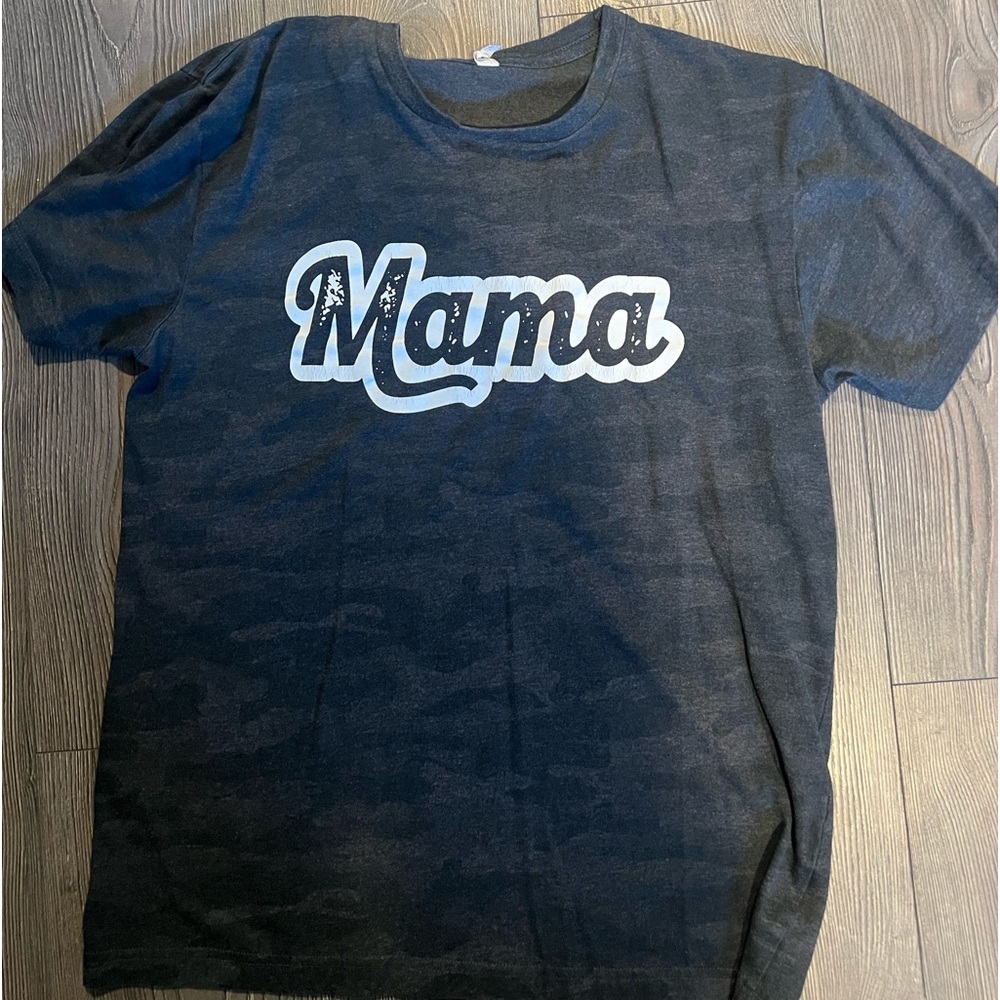 Mama tee size Medium. Has a subtle camo print on shirt. Super cute!